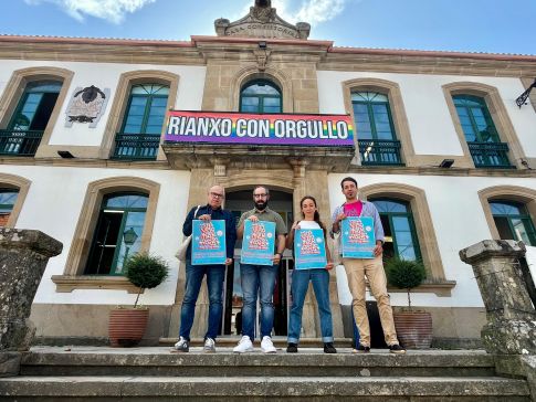 Regueira presenta en Rianxo o Festival Viladomar, máis alá dos muros, que reafirma o seu compromiso co muralismo galego, a creación colectiva e a posta en valor do territorio