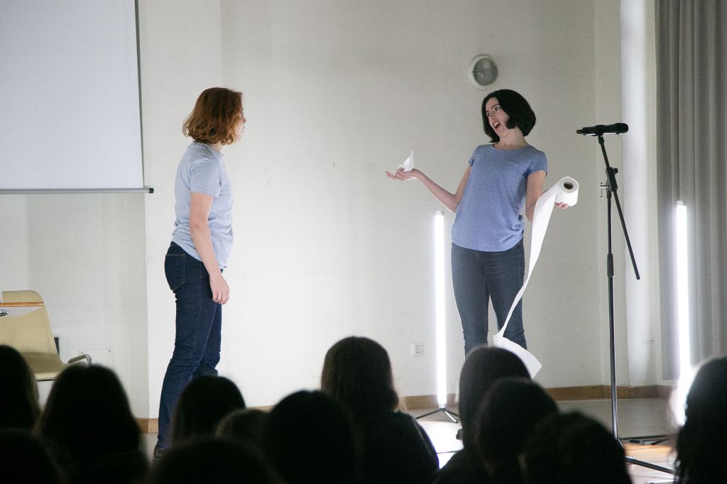 O instituto de Neda acolleu a primeira representación da obra teatral “Papel 2.0” contra o acoso escolar