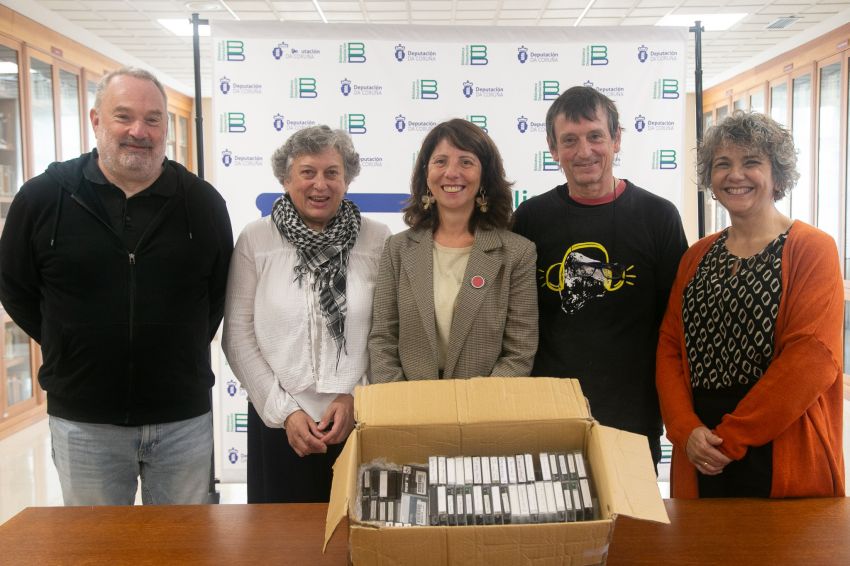 A CRMH da Coruña faille entrega do seu arquivo audiovisual á Deputación da Coruña