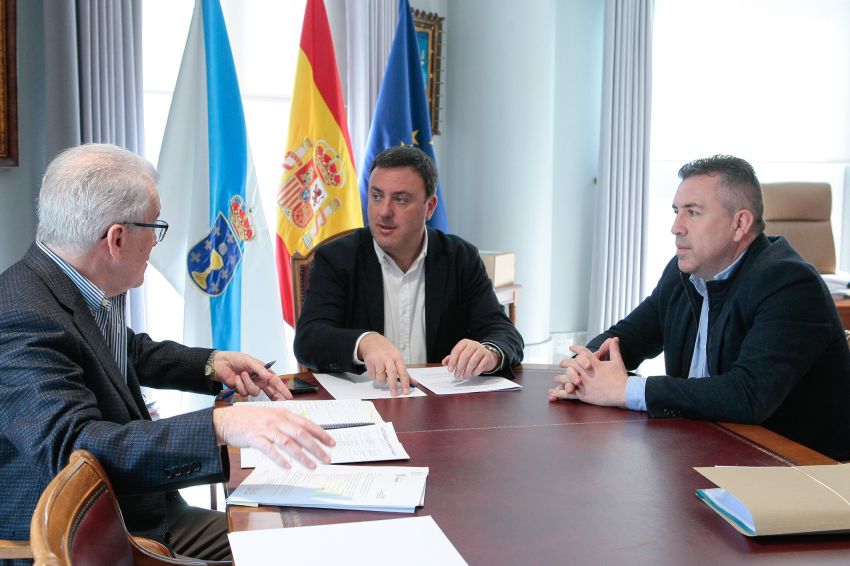 O presidente da Deputación e o alcalde de Brión analizan melloras nas estradas do municipio