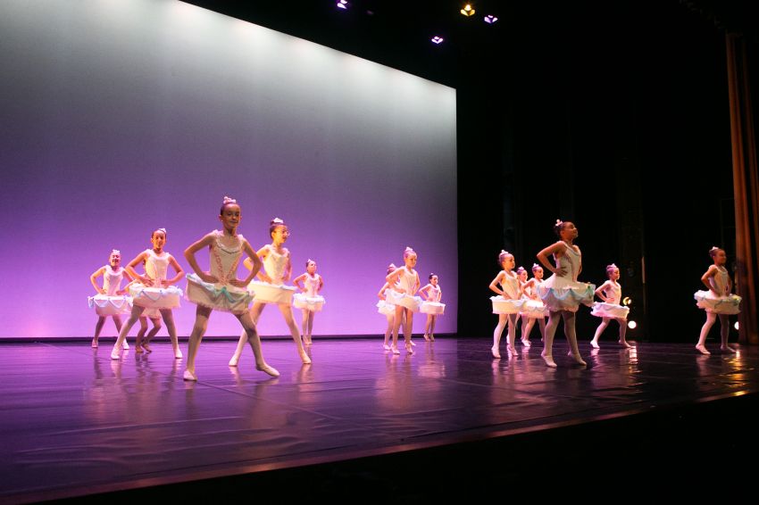 O Teatro Colón convértese en Chocolatia na gala de fin de curso do Conservatorio de Danza da Deputación
