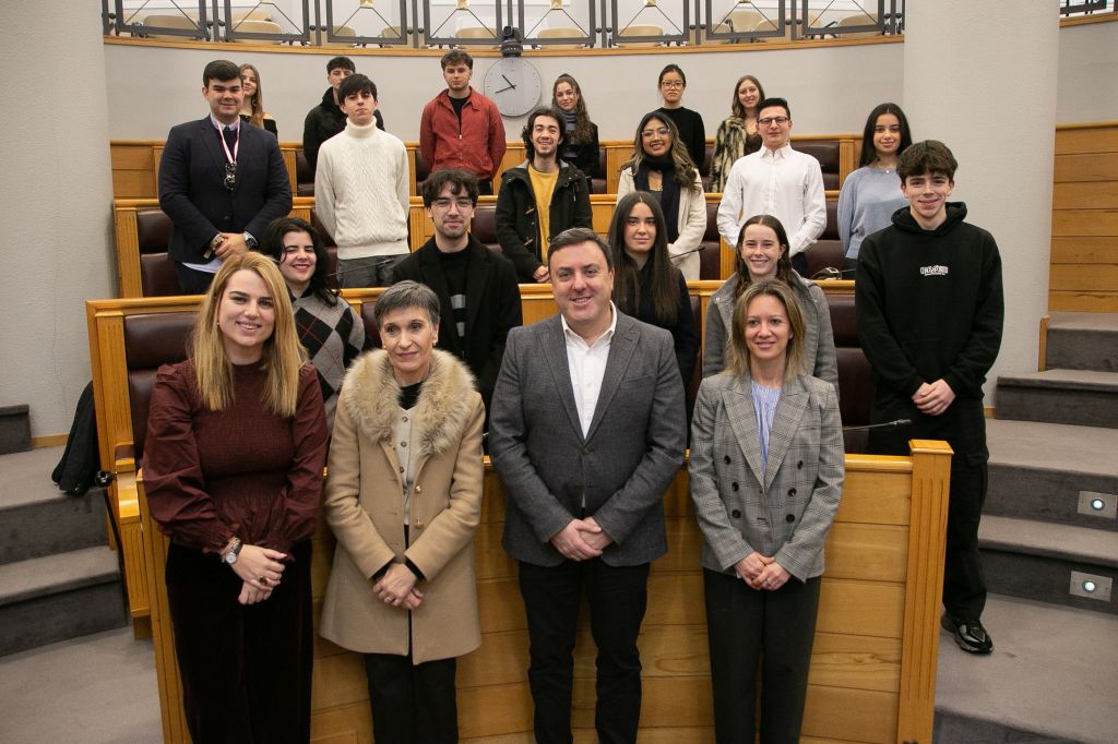A Deputación da Coruña recibe o alumnado da Facultade de Economía e Empresa da UDC no marco do programa ParlaCoruña