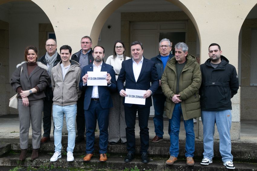 A Deputación e o Concello de Lousame investirán máis de 204.000 euros na renovación do céspede artificial do campo de Cabanetán