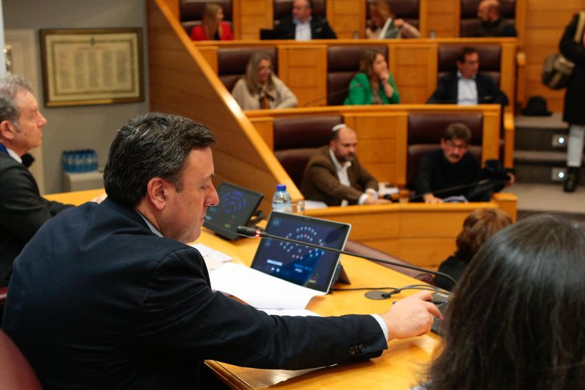 O pleno da Deputación da Coruña aproba a rehabilitación integral da Casa da Xuventude de Santiago e a primeira fase do tramo compostelán da Vía Verde