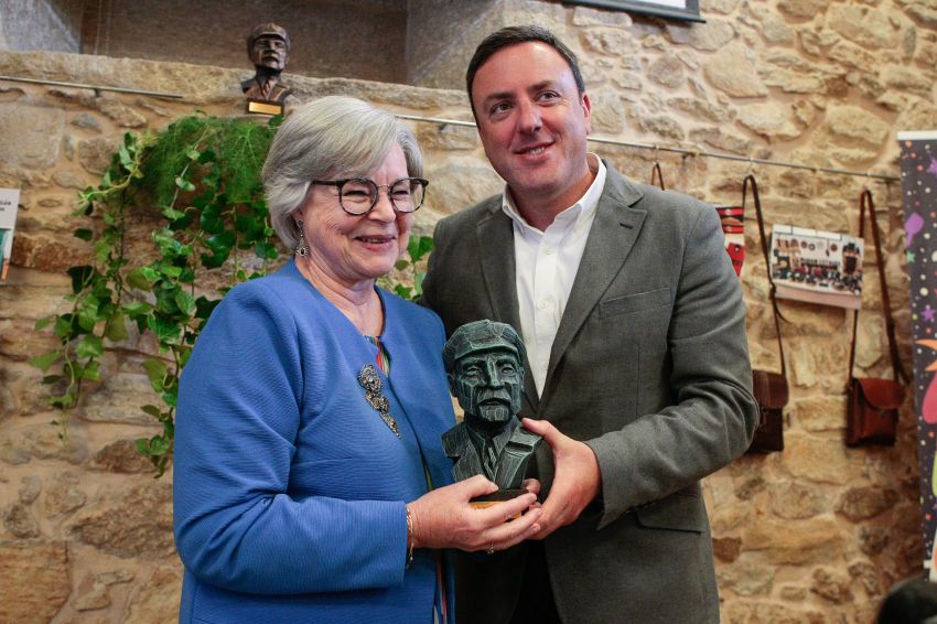 Os premios ‘Bos e xenerosos 2022’ recoñecen o traballo da arqueóloga Ana Romero no Dolmen de Dombate, patrimonio provincial