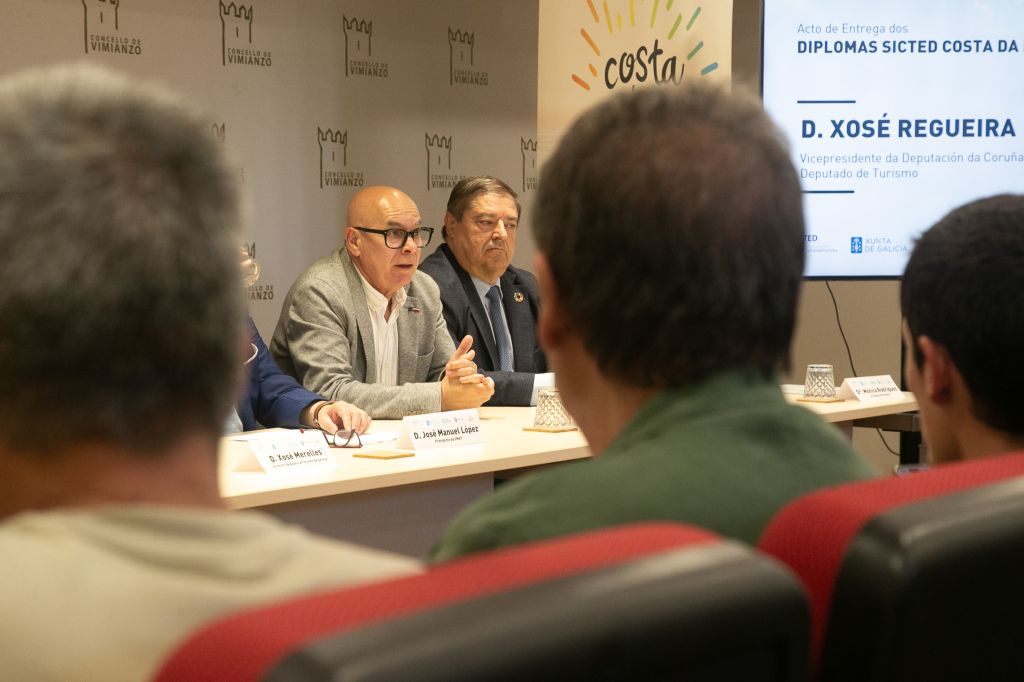Regueira reivindica en Vimianzo a cooperación institucional, o compromiso empresarial e a calidade como claves do futuro turístico da Costa da Morte