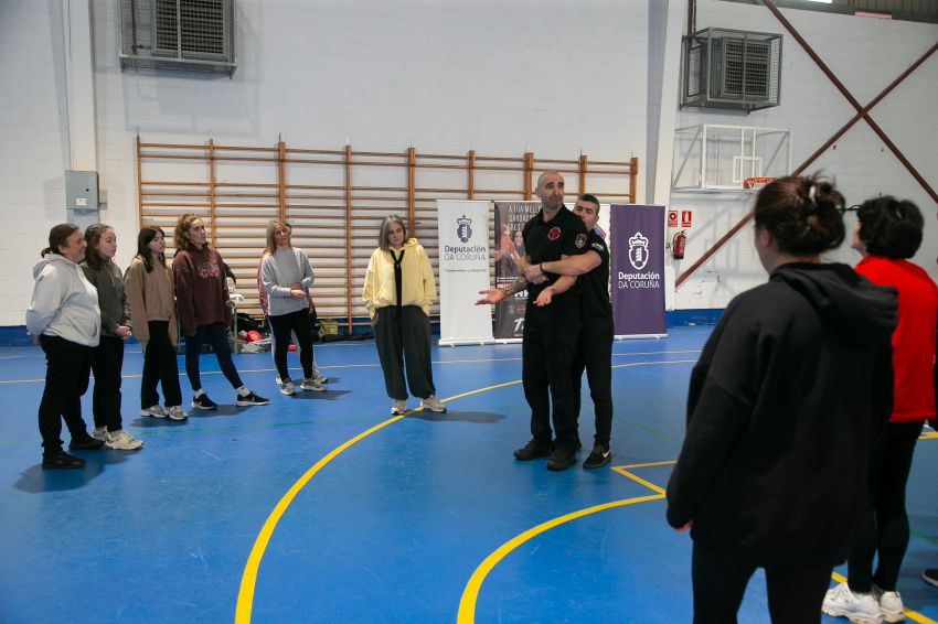 Bergondo acolleu un dos cursos de defensa persoal feminina da Deputación