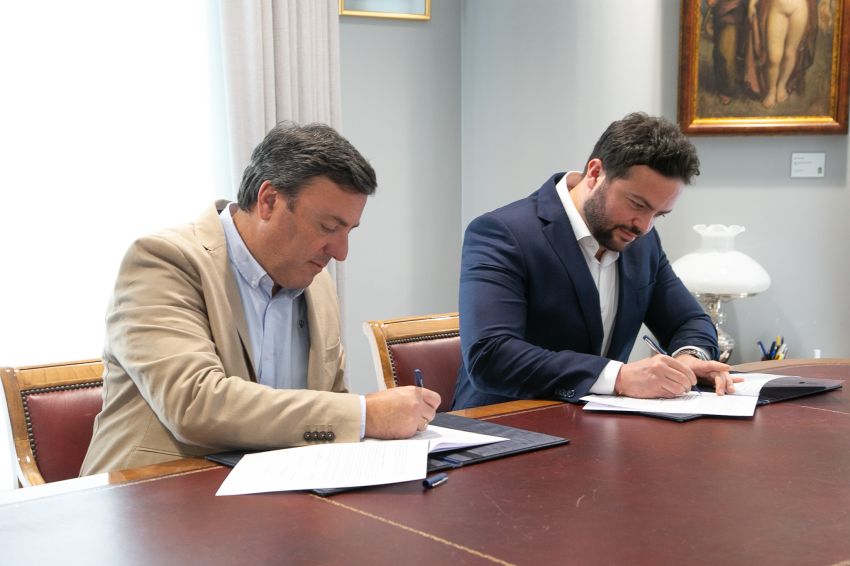 A Deputación financia con 250.000 euros o novo céspede artificial do campo de fútbol de Cerceda
