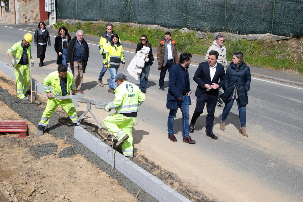 A Deputación avanza nas obras de construción das beirarrúas da Patiña, en Cambre