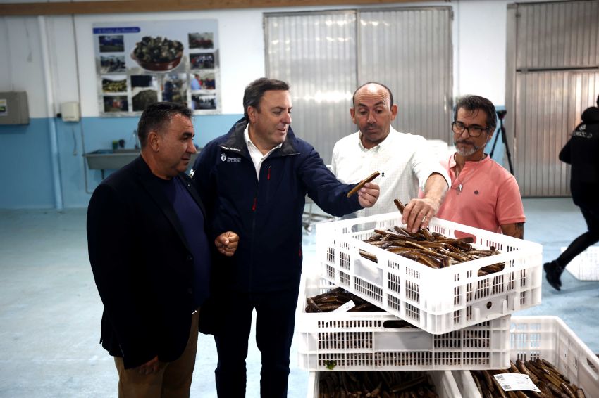Valentín González Formoso destaca en Aguiño o papel da pesca e do marisqueo como motores da economía de Ribeira