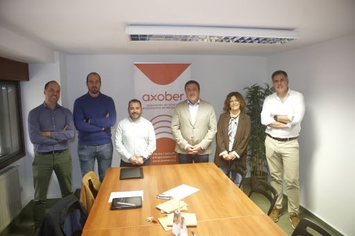 A Deputación estuda colaborar con AXOBER para impulsar bolsas de formación en empresas e reter talento nas comarcas rurais