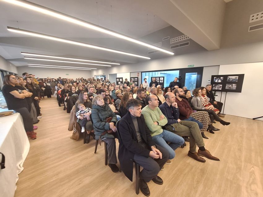 A Deputación ofrece a súa colaboración para “encher de vida e actividade” o novo Centro Social de Carreira, en Ribeira