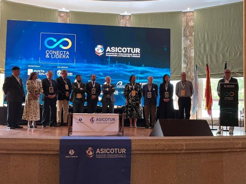O vicepresidente sinala na inauguración do congreso ‘Conecta e Lidera’ a importancia da “promoción internacional da provincia”
