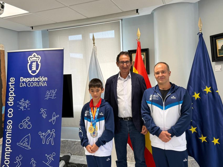 O deputado de Deportes, Antonio Leira, recibiu ao subcampión europeo de kung fu Erik Martín