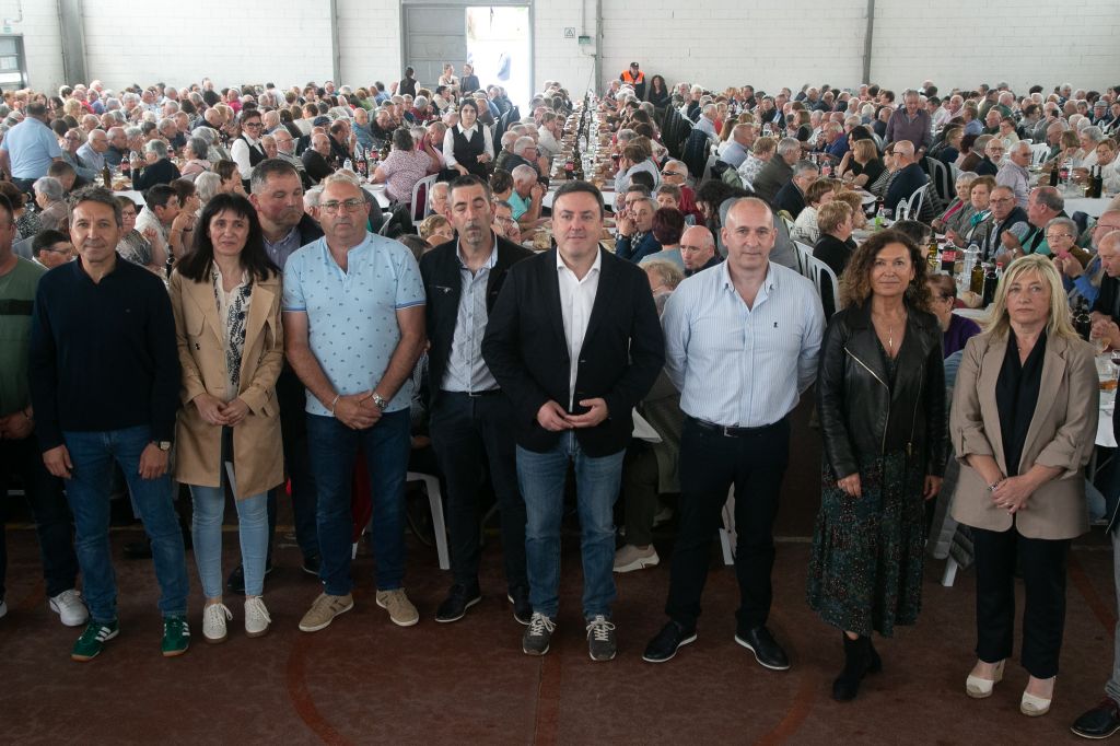 O presidente da Deputación asistiu á Festa dos Maiores de Negreira