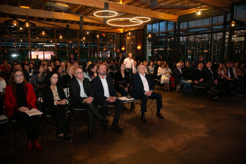 Regueira destaca a colaboración entre administracións públicas e o sector privado como factor fundamental do éxito do turismo en 2025 na gala da CMAT