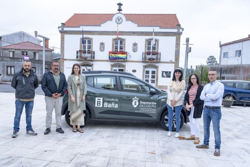 A Deputación entrega un novo vehículo para o Servizo de Axuda no Fogar do Concello da Baña