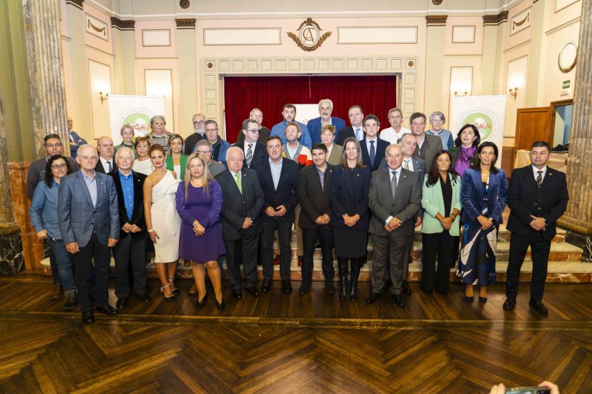Formoso recibe un  dos premios COGAVE 2023 polo apoio da Deputación da Coruña ao movemento asociativo veciñal