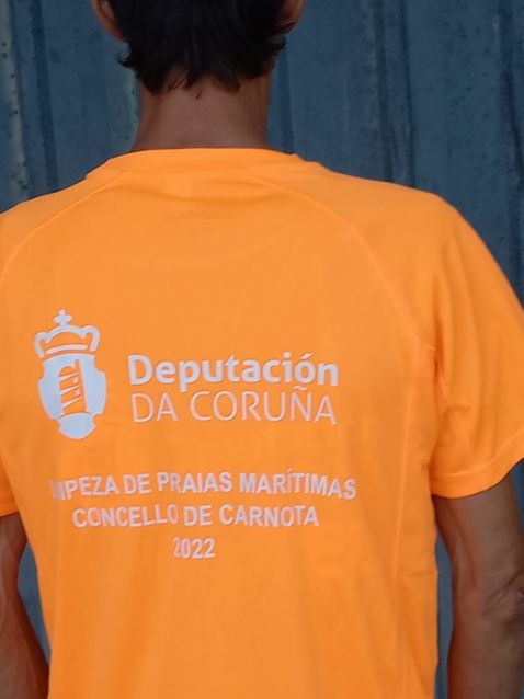 A Deputación financia a limpeza das praias de Carnota cunha brigada de 14 persoas durante todos os meses de verán