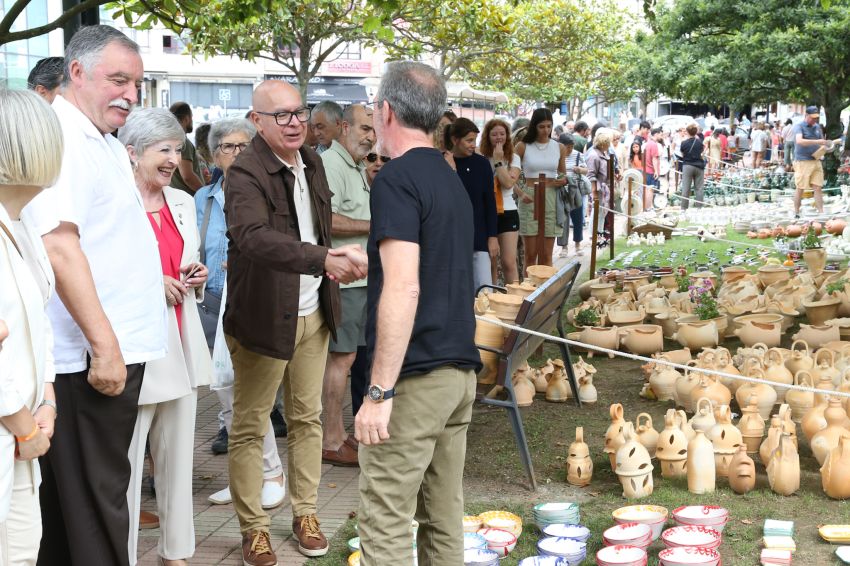 Regueira destaca na presentación de ‘Alfaroleiros’ o potencial da olería como dinamizadora da economía local