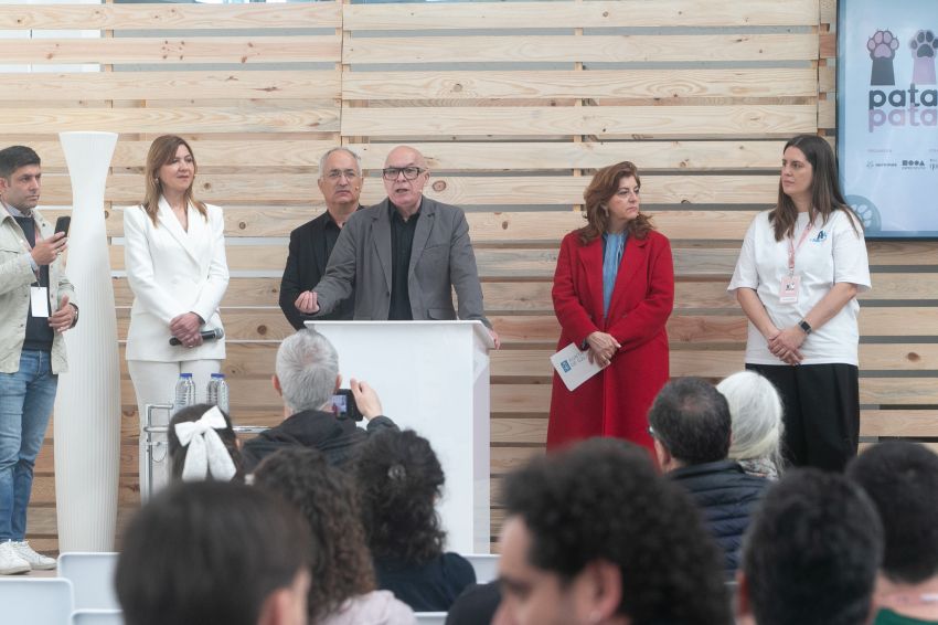 Regueira destaca na inauguración de Pata Pata a importancia do turismo de animais de compañía