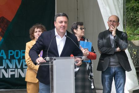 A Deputación da Coruña participa na inauguración da Feira do Libro de Santiago reivindicando a lectura como “un acto de liberdade”