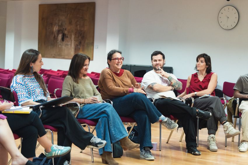A Deputación aborda a colaboración entre cultura e acción social para avanzar cara a unha participación cultural máis inclusiva