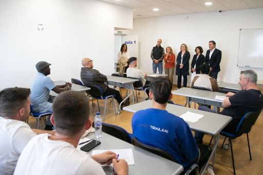 A Deputación da Coruña e Acotrades financian cursos gratuítos para formar condutores profesionais ante a falta de transportistas