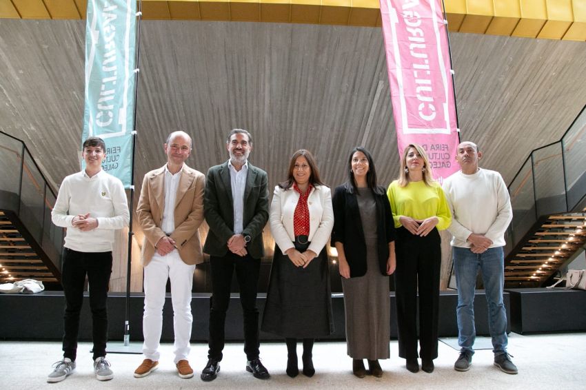 A deputada de cultura inaugura a segunda edición do Culturgal Expandido, que chega a Ribeira da man da Deputación